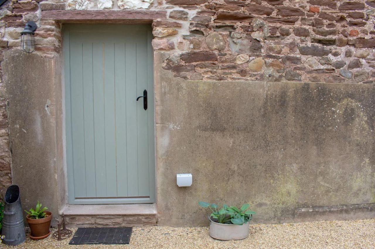 The Tractor Shed Apartment Usk Bagian luar foto
