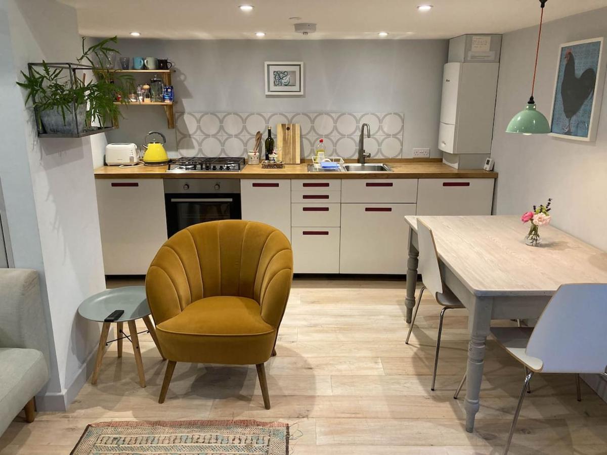 The Tractor Shed Apartment Usk Bagian luar foto