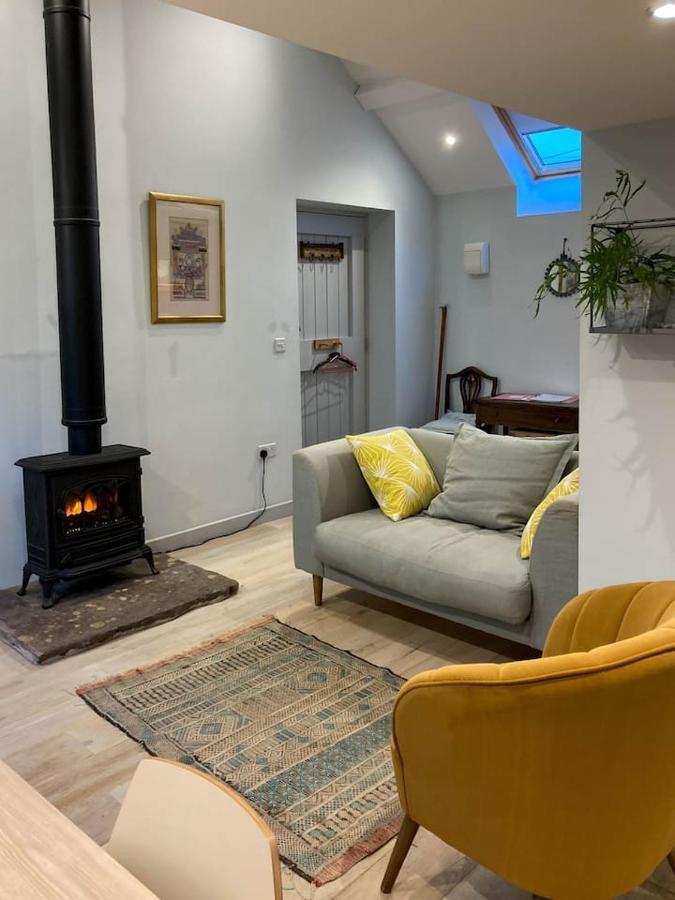 The Tractor Shed Apartment Usk Bagian luar foto